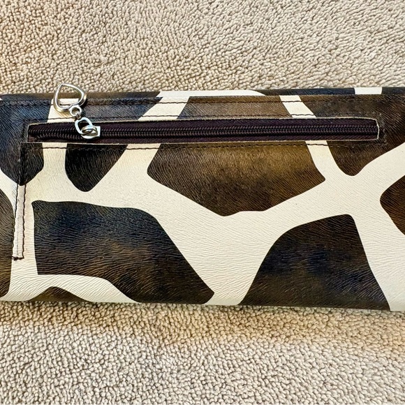 Dooney & Bourke Giraffe Print Shoulder Bag with Wallet - Picture 9 of 11